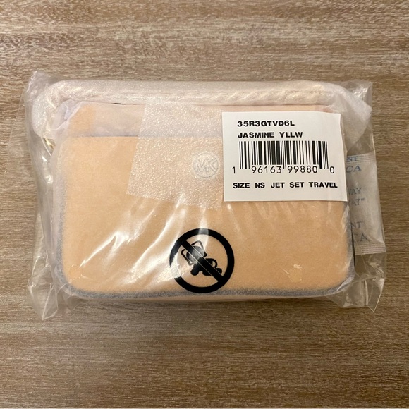 NWT Michael Kors Medium Saffiano Leather Card Case in Jasmine Yellow - Picture 12 of 12